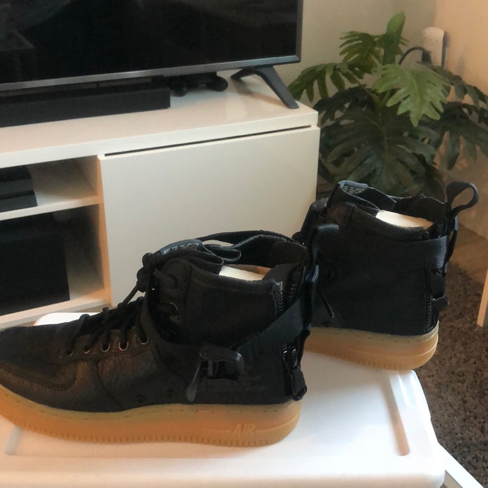 Nike SF AF1 leather